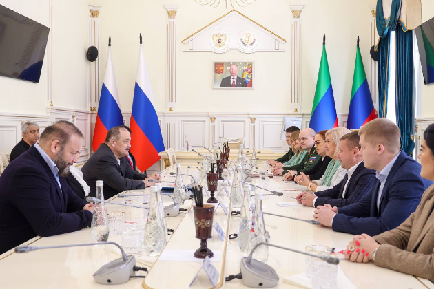 Сергей Меликов встретился с председателем женского совета войск РХБЗ Светланой Кирилловой.