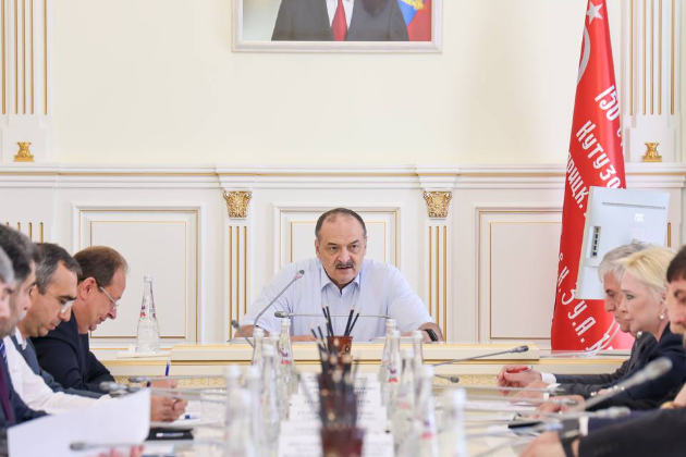 Под руководством Сергея Меликова обсудили ход строительства и капремонта объектов образования