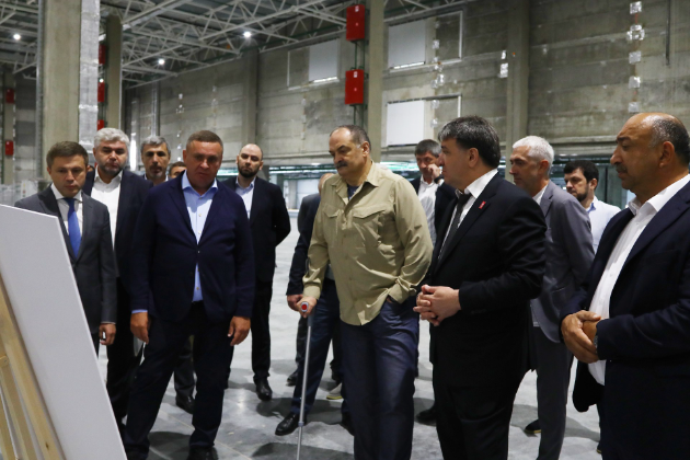 Сергей Меликов посетил площадку строящегося склада Ozon