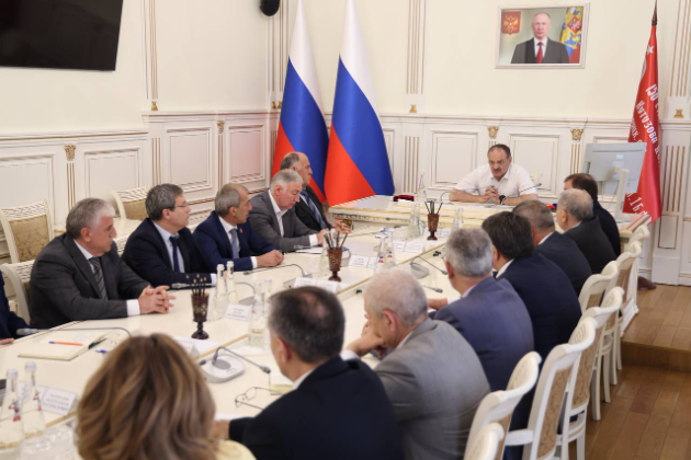 Глава Дагестана представил исполняющего полномочия главы Махачкалы Джамбулата Салавова