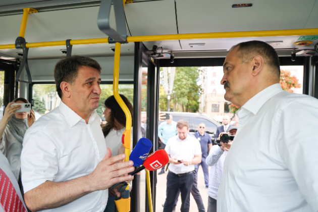 На маршрут от Махачкалы до Каспийска выходят десять новых автобусов