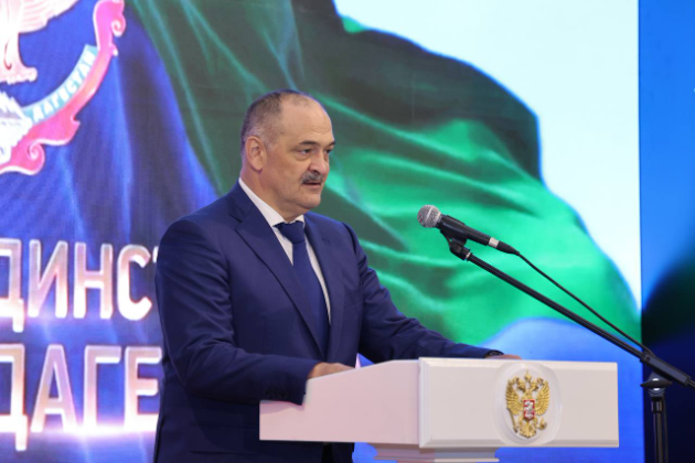 В День единства народов Дагестана Сергей Меликов вручил государственные награды дагестанцам