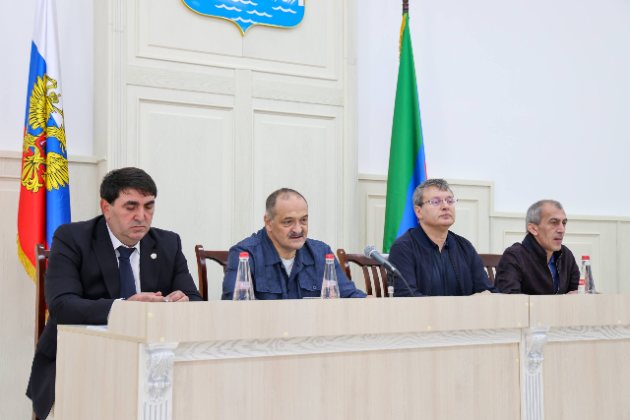 Сергей Меликов вручил ключи новоселам и осмотрел социальные объекты в Кизилюрте