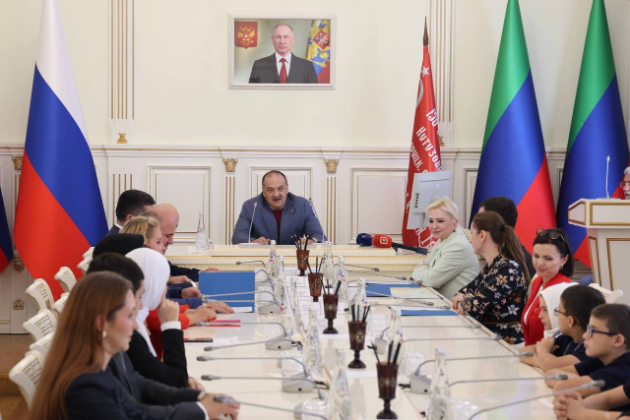 Глава Дагестана наградил победителей и призеров всероссийских проектов «Зарница 2.0» и «Вызов Первых»