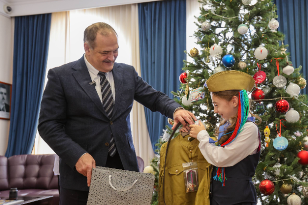 Сергей Меликов исполнил мечты дагестанских детей-участников акции «Ёлка желаний»