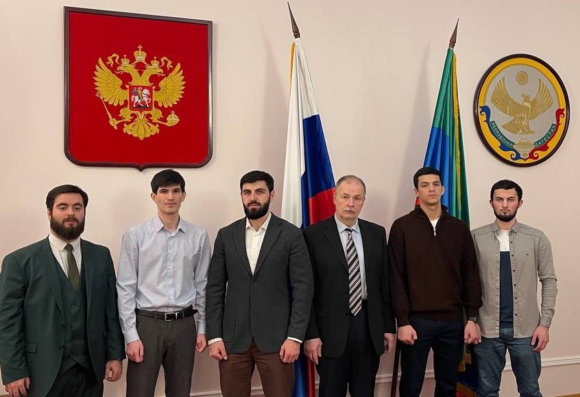 В Постпредстве Дагестана прошла торжественная церемония вручения стипендий Фонда имени Гаджи Махачева