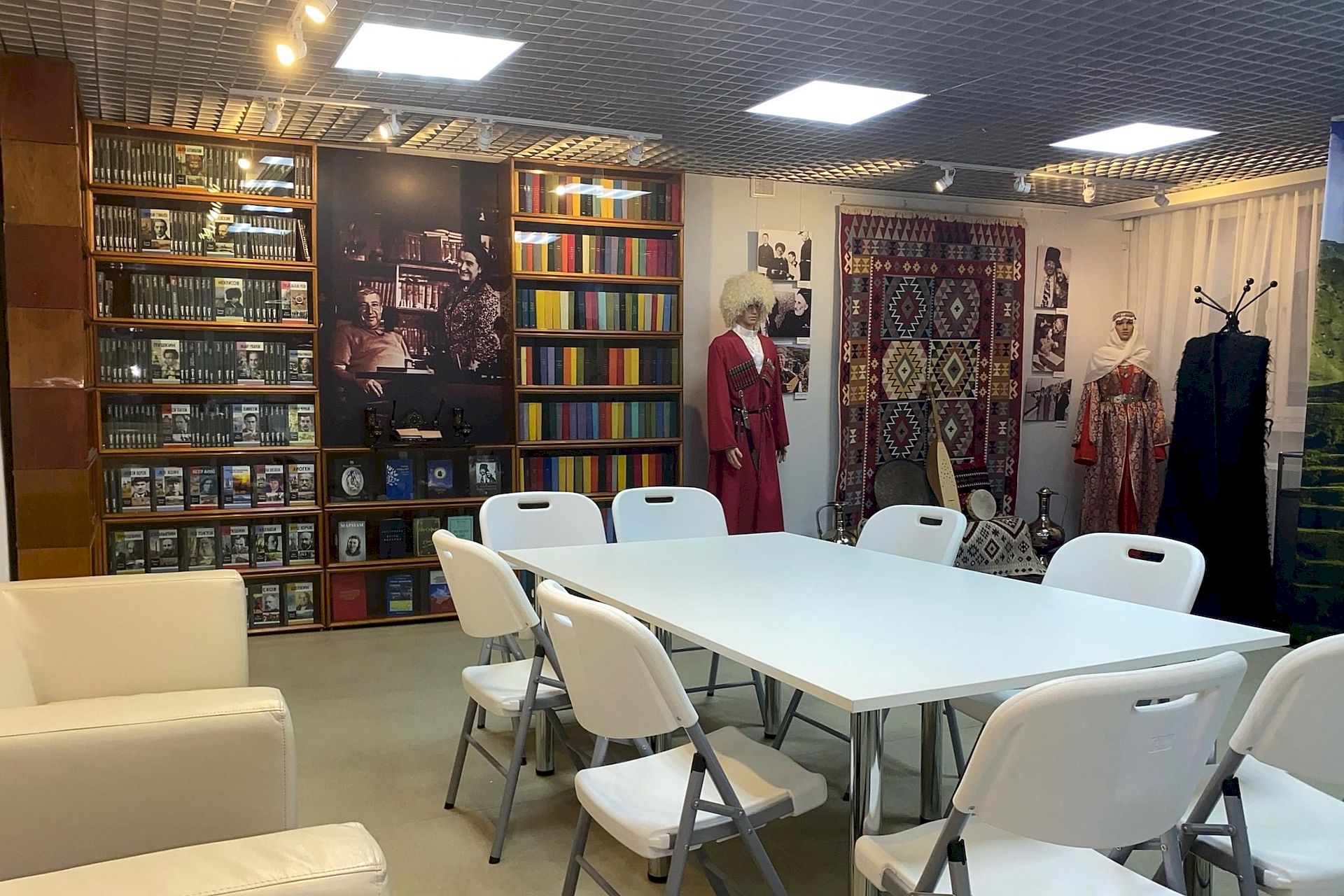 Годовщина присвоения библиотеке №16 имени Расула Гамзатова