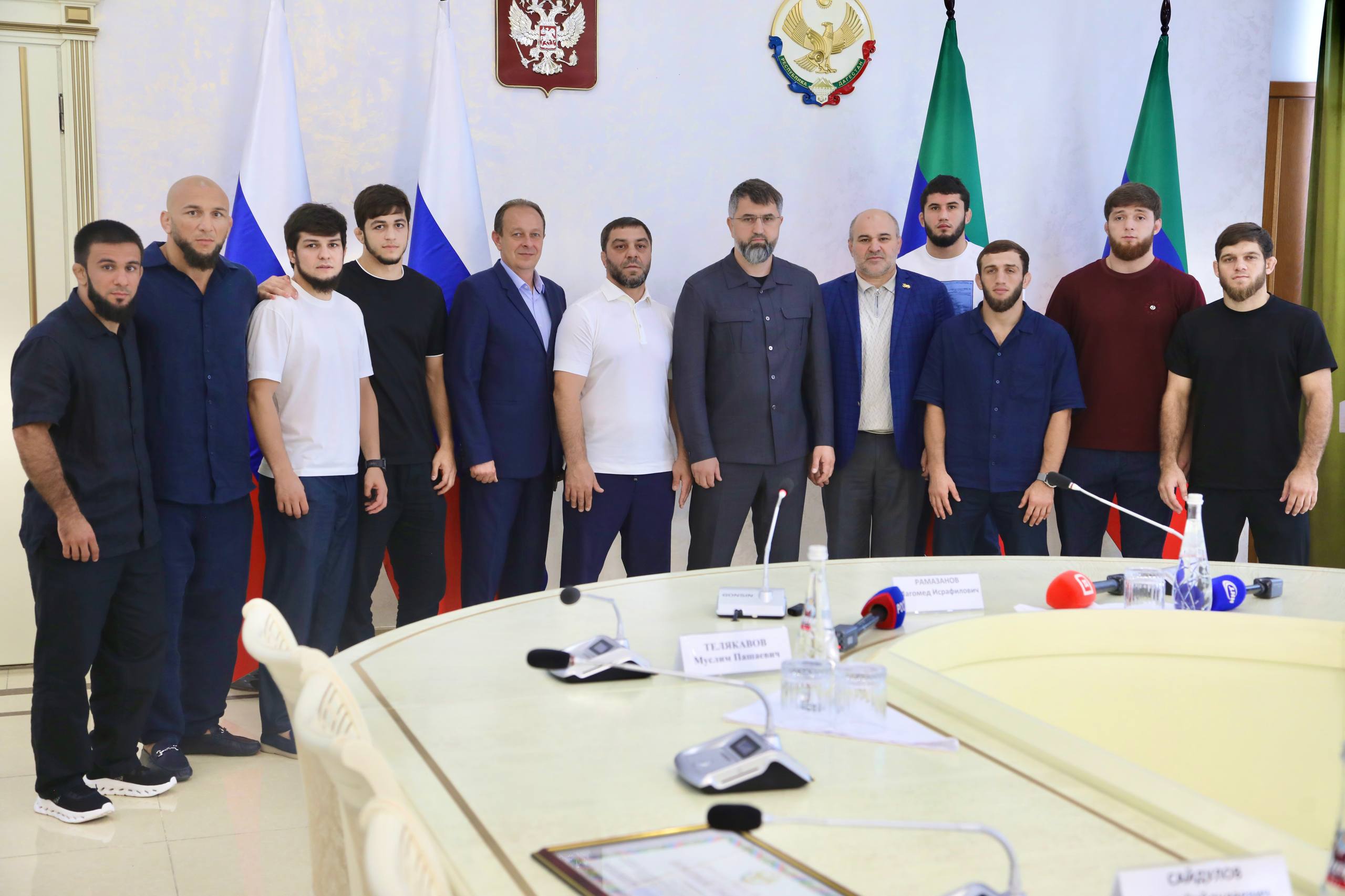 Магомед Рамазанов вручил награды дагестанским вольникам-призерам Чемпионата России