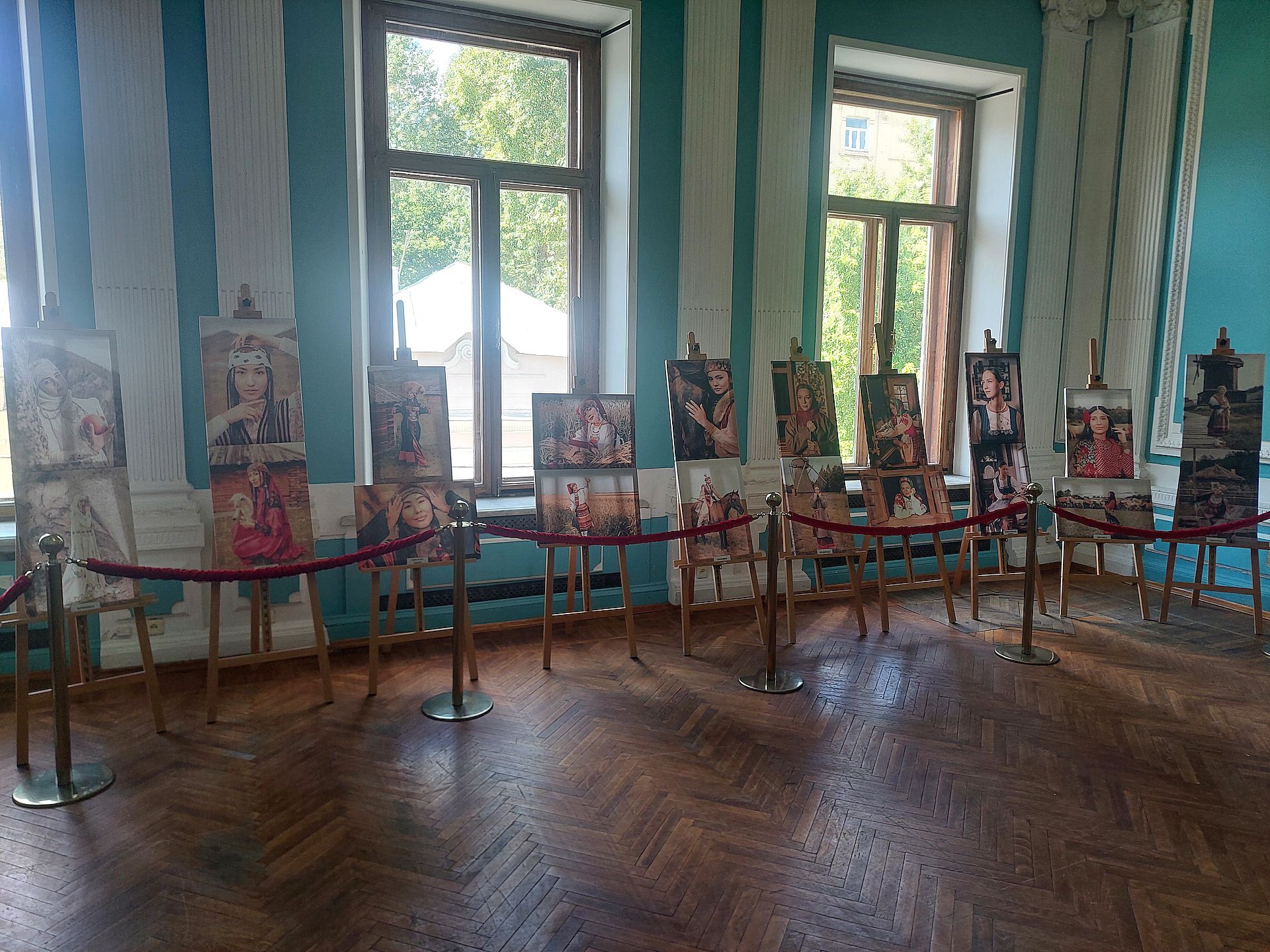В Доме народов России открылась фотовыставка «Истоки национальной красоты»