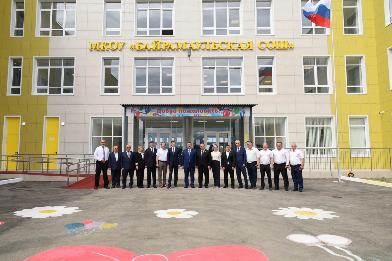 С участием Владимира Путина открыли новую школу в Дагестане