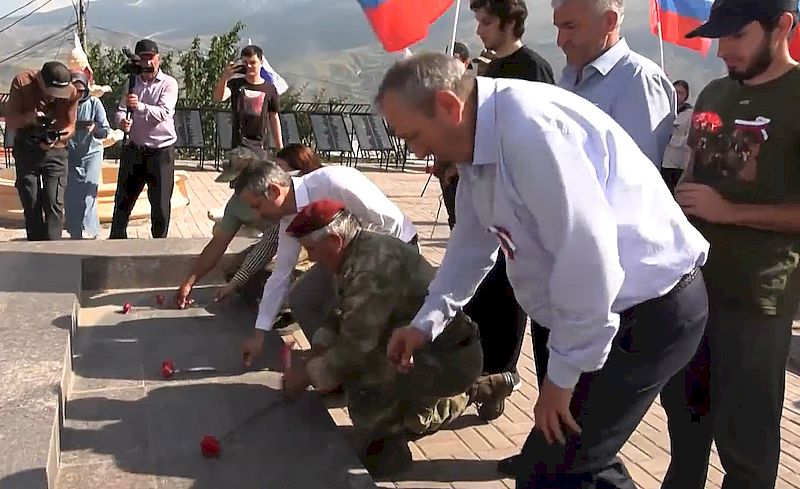 В Дагестане проходят памятные мероприятия, посвящённые 25-летию разгрома бандформирований международных террористов, вторгшихся в республику