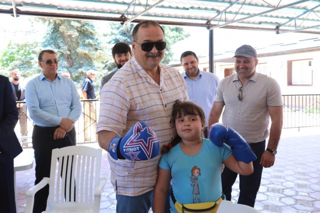 Глава Дагестана проверил условия проживания беженцев в Избербаше