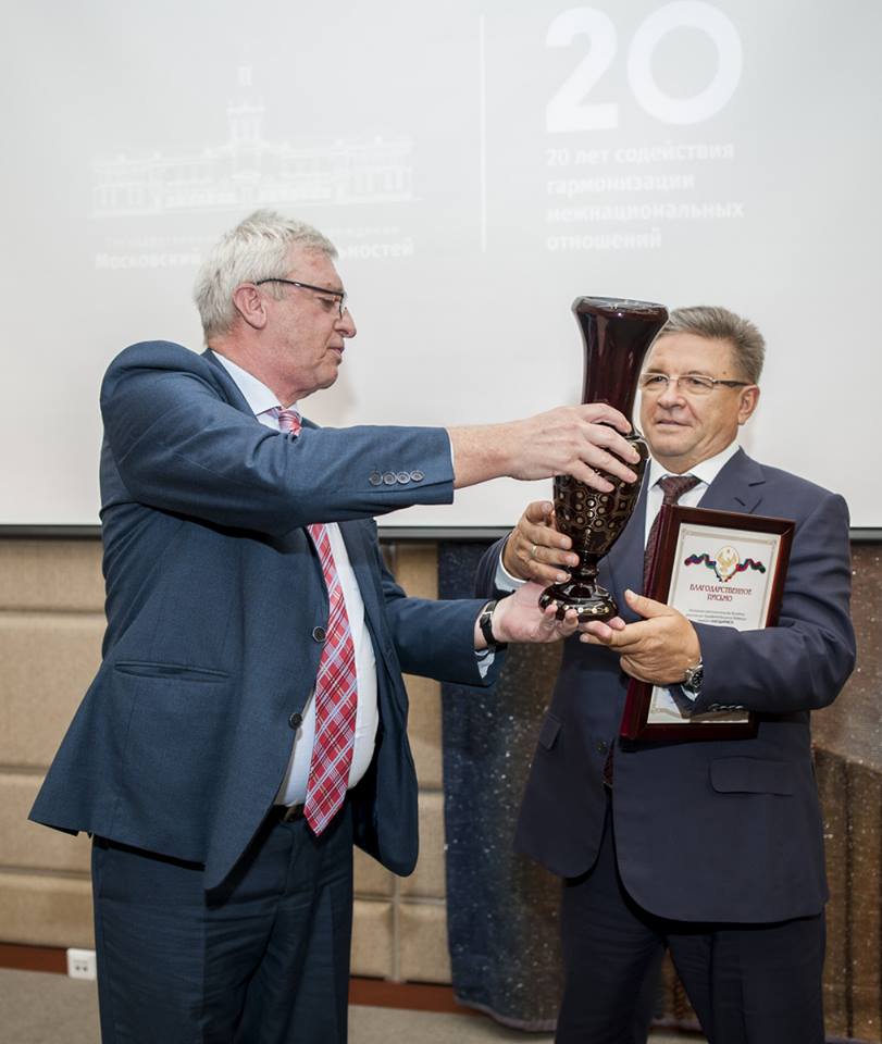 Глава Республики Дагестан поздравил Московский дом национальностей с 20-летием!