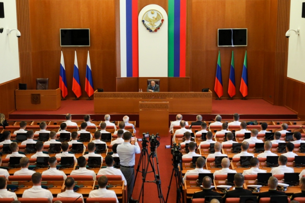 Сергей Меликов встретился с офицерами – выпускниками высших военных учебных заведений