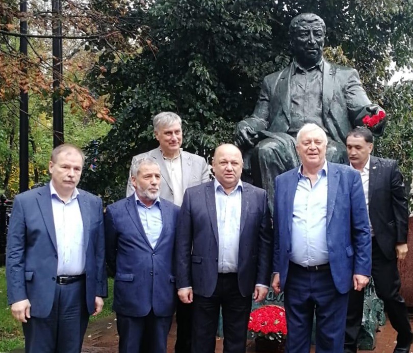 В Москве почтили память Расула Гамзатова