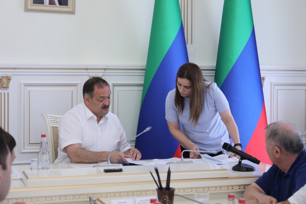 Глава Дагестана встретился с пайщиками ЖСК «Фэмили-блок» компании «АРСИ групп»