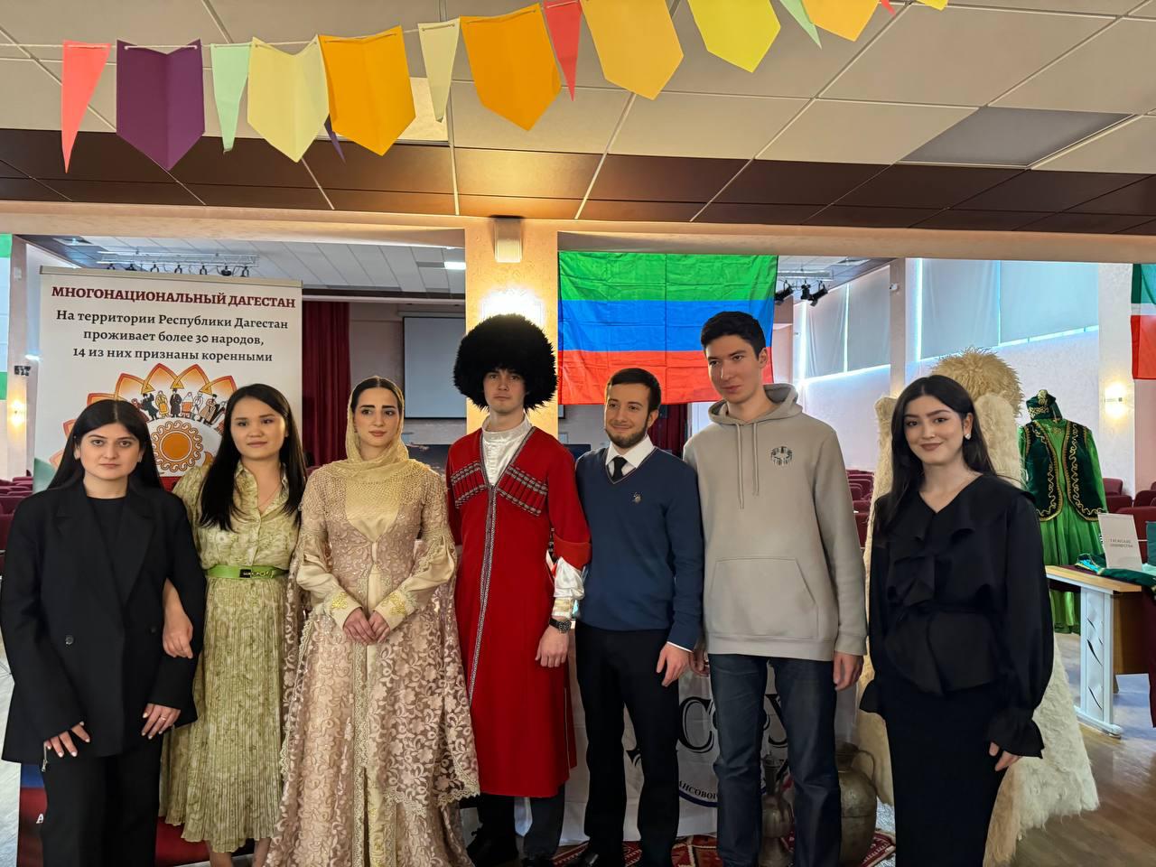 Дагестанские студенты Финансового университета достойно представили Республику Дагестан на «Дне национальностей»