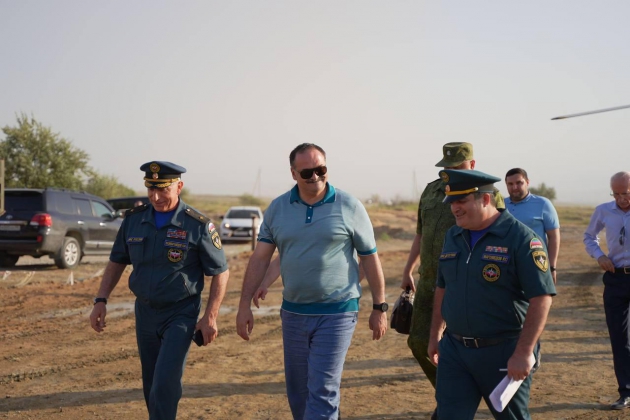 Сергей Меликов наградил отличившихся работников МЧС по Дагестану