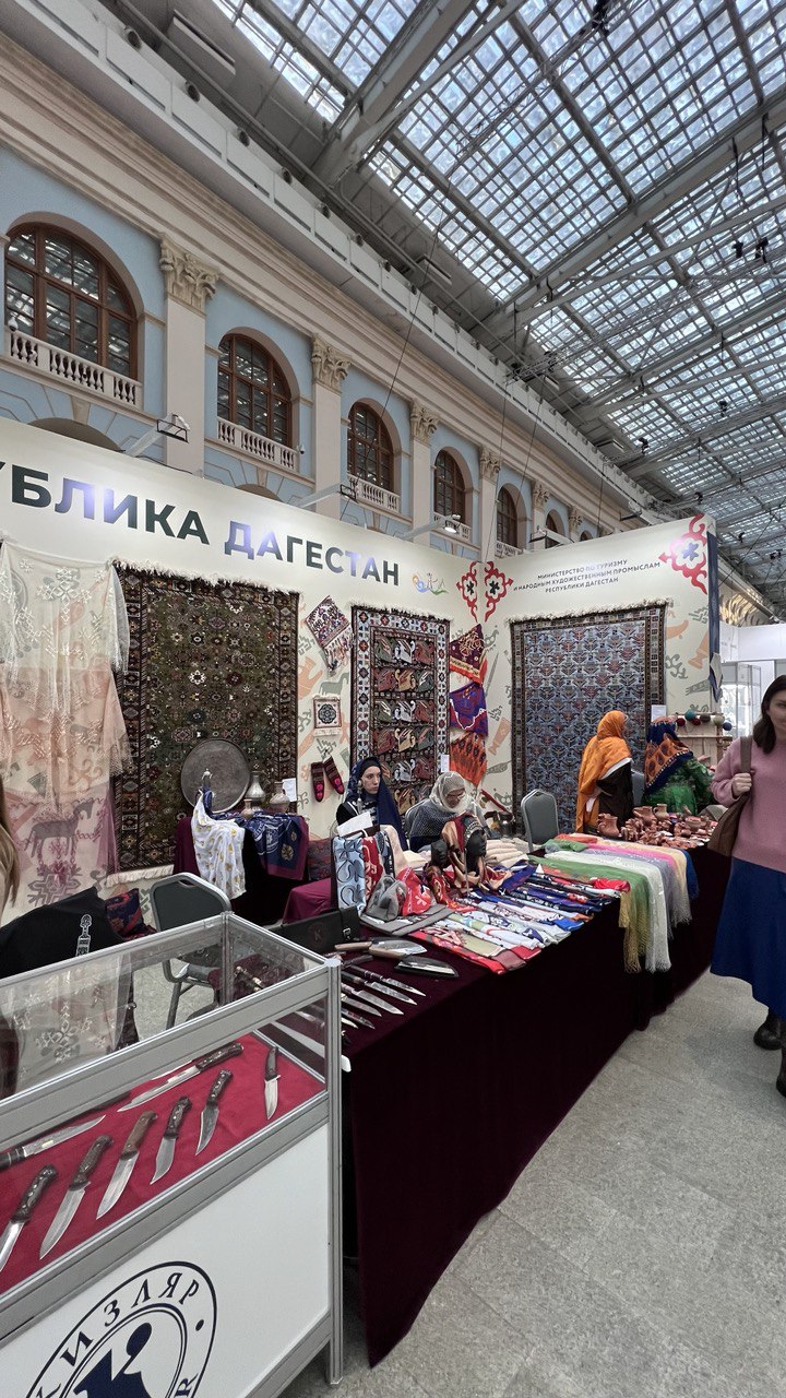 Сотрудники Постпредства Дагестана посетили VI художественно-промышленную выставку-форум «Уникальная Россия»