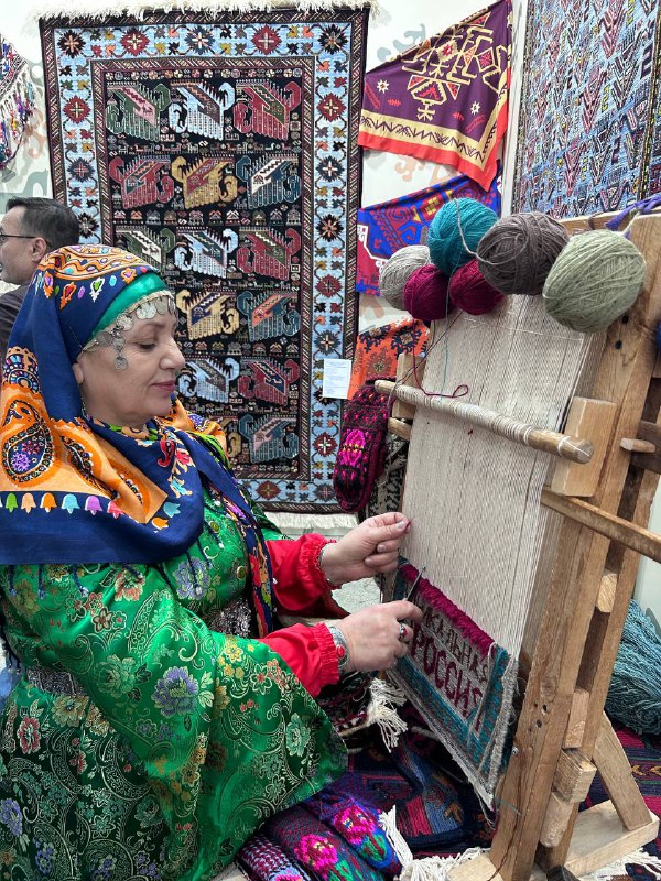 Сотрудники Постпредства Дагестана посетили VI художественно-промышленную выставку-форум «Уникальная Россия»