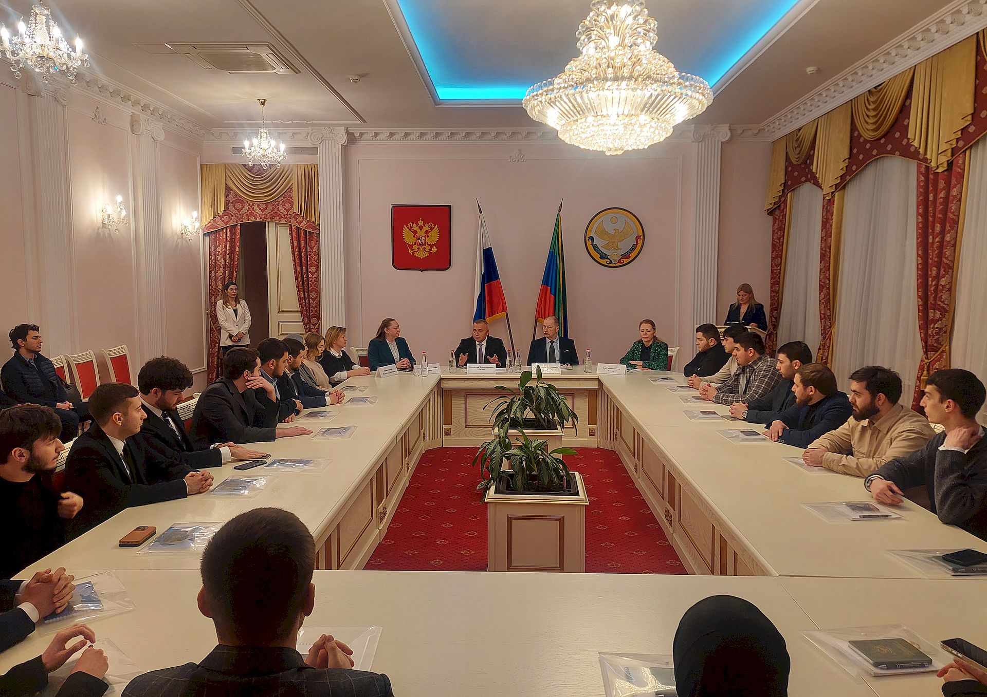 Постоянный представитель Республики Дагестан при Президенте Российской Федерации В.В. Толстюк провёл рабочую встречу с председателями дагестанских студенческих объединений ВУЗов Москвы