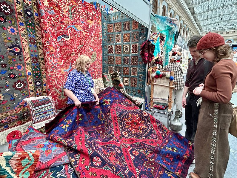 Сотрудники Постпредства Дагестана побывали на XXXIX выставке-ярмарке народно-художественных промыслов России «Ладья»