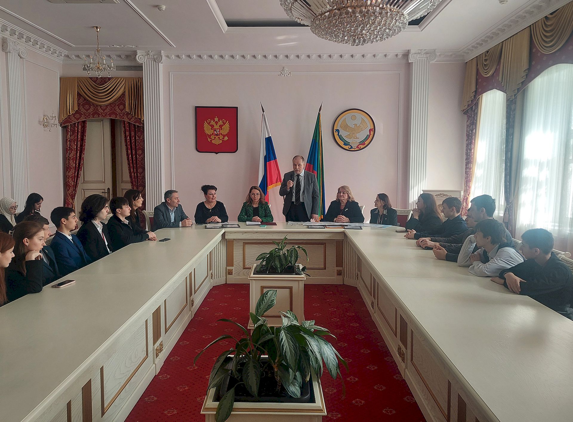 Постпредство Дагестана радушно приняло делегацию дагестанских школьников – участников проекта «Шаг в будущее»