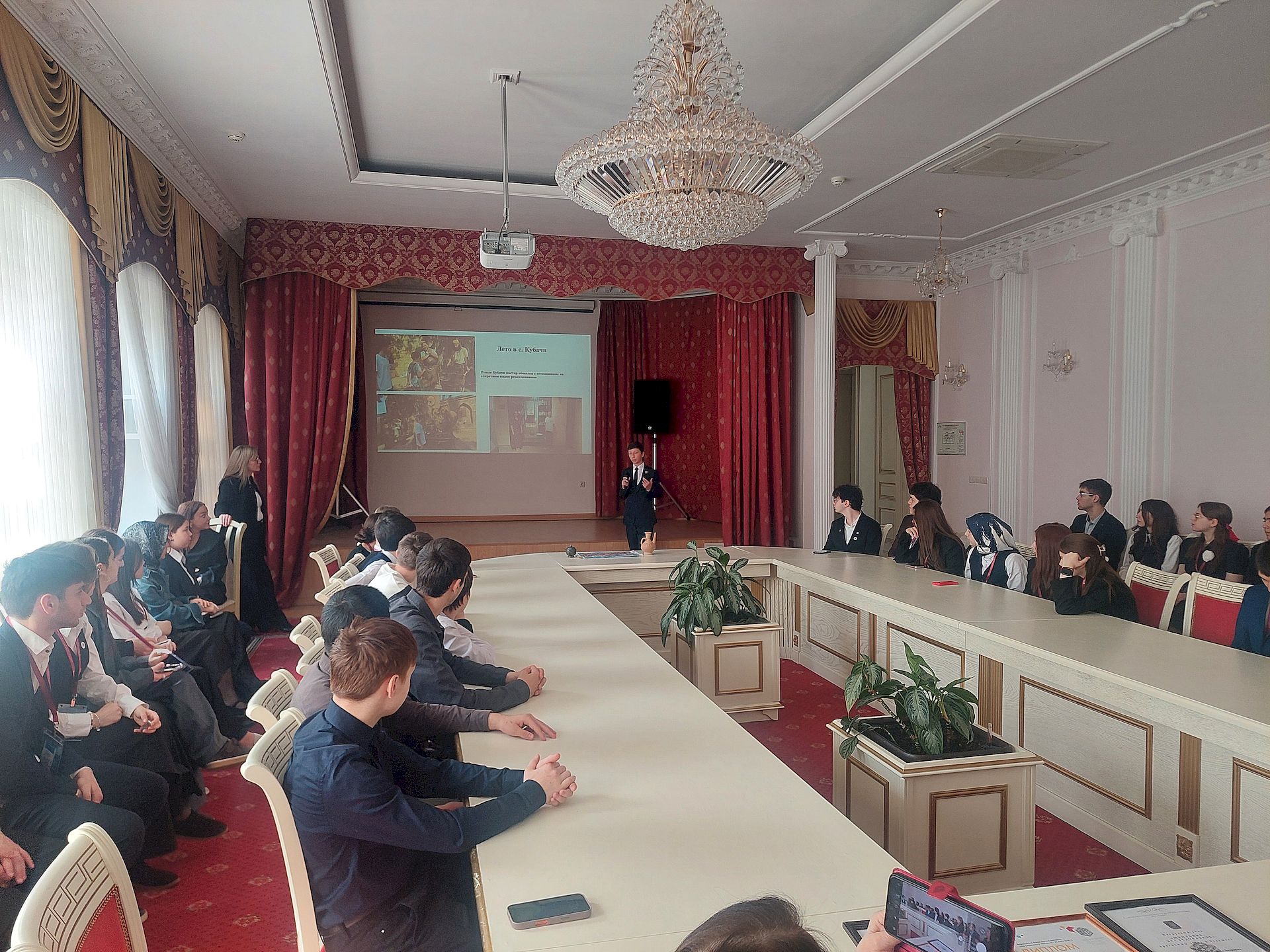 Постпредство Дагестана радушно приняло делегацию дагестанских школьников – участников проекта «Шаг в будущее»