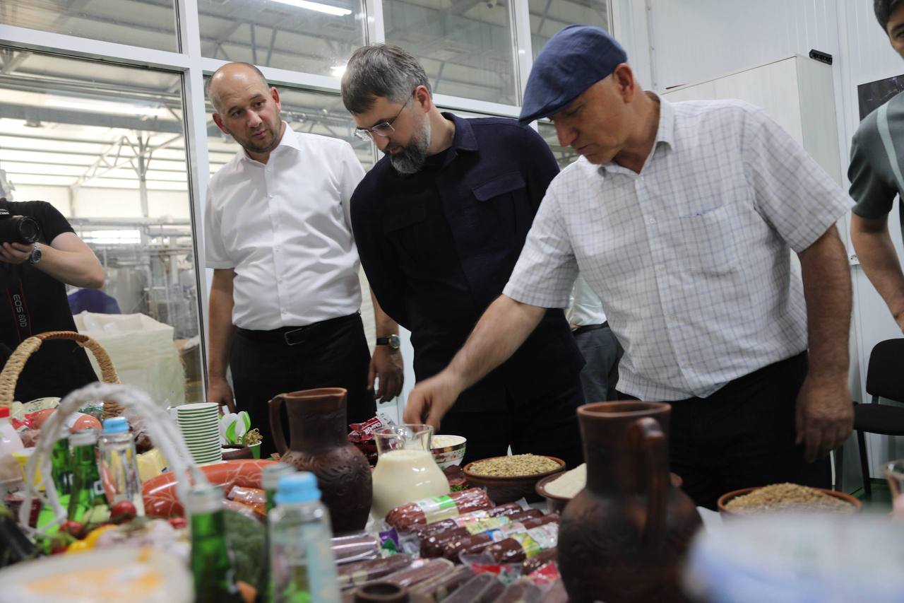 Магомед Рамазанов посетил Кизляр-Урицкий мясокомбинат