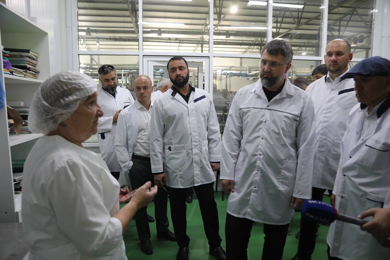 Магомед Рамазанов посетил Кизляр-Урицкий мясокомбинат