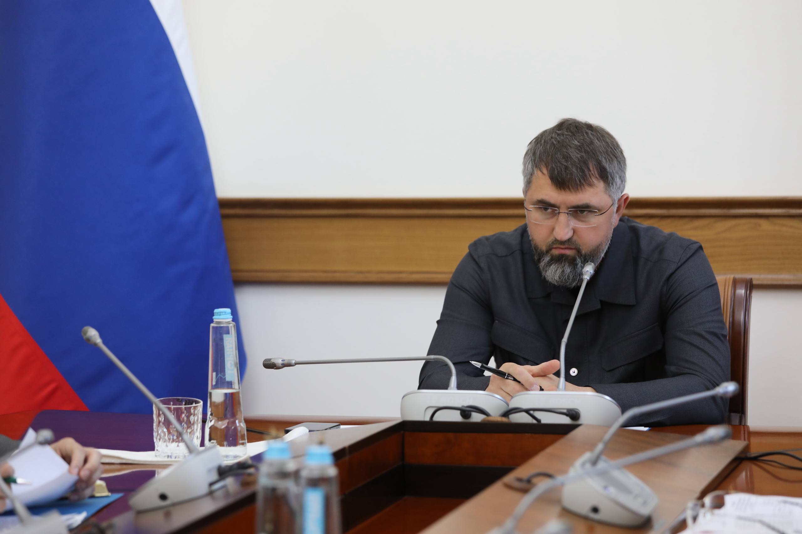 «Говорить о бессилии нельзя»: Рамазанов оценил работу УФАС Дагестана по ситуации с ценами на бензин