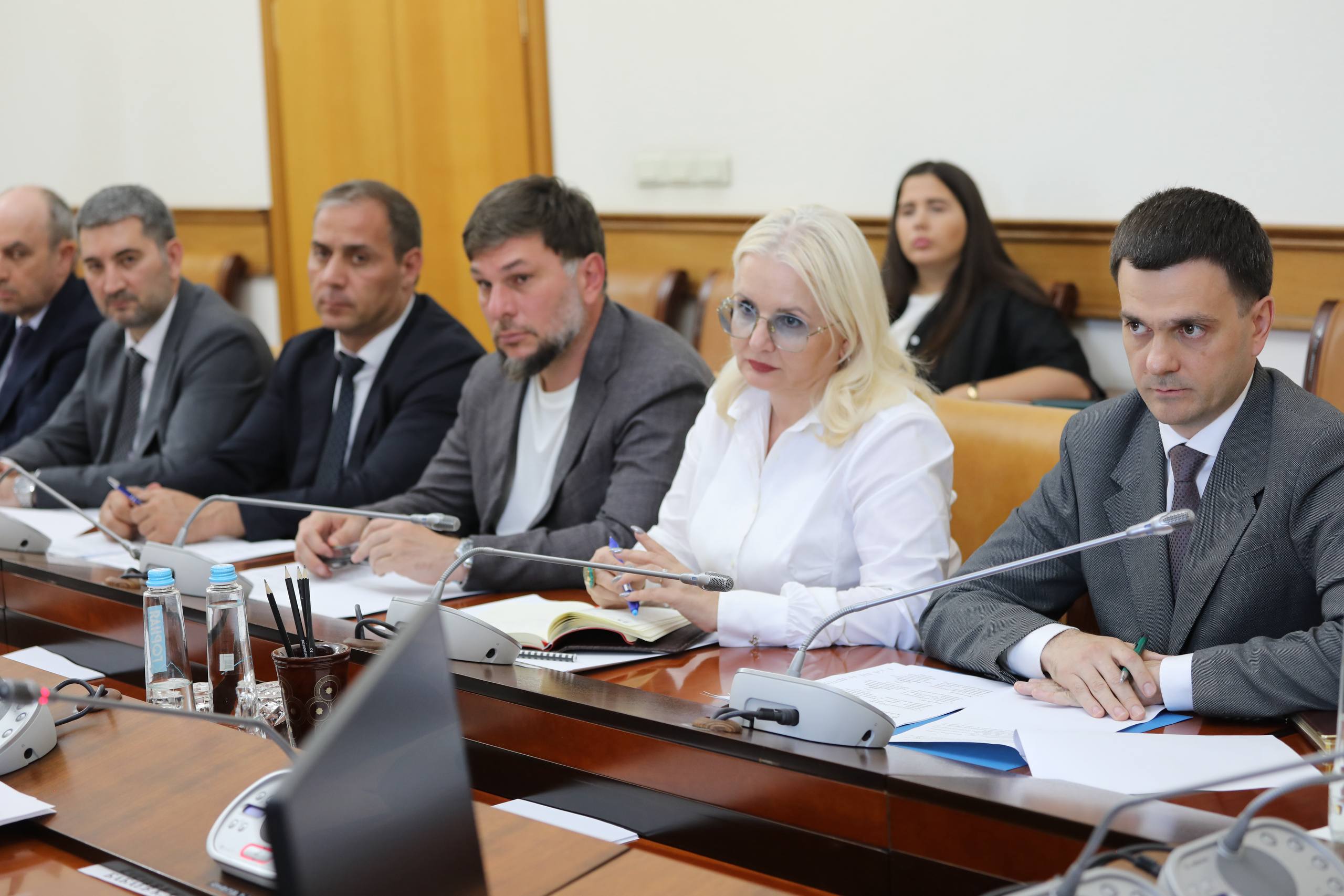 «Говорить о бессилии нельзя»: Рамазанов оценил работу УФАС Дагестана по ситуации с ценами на бензин