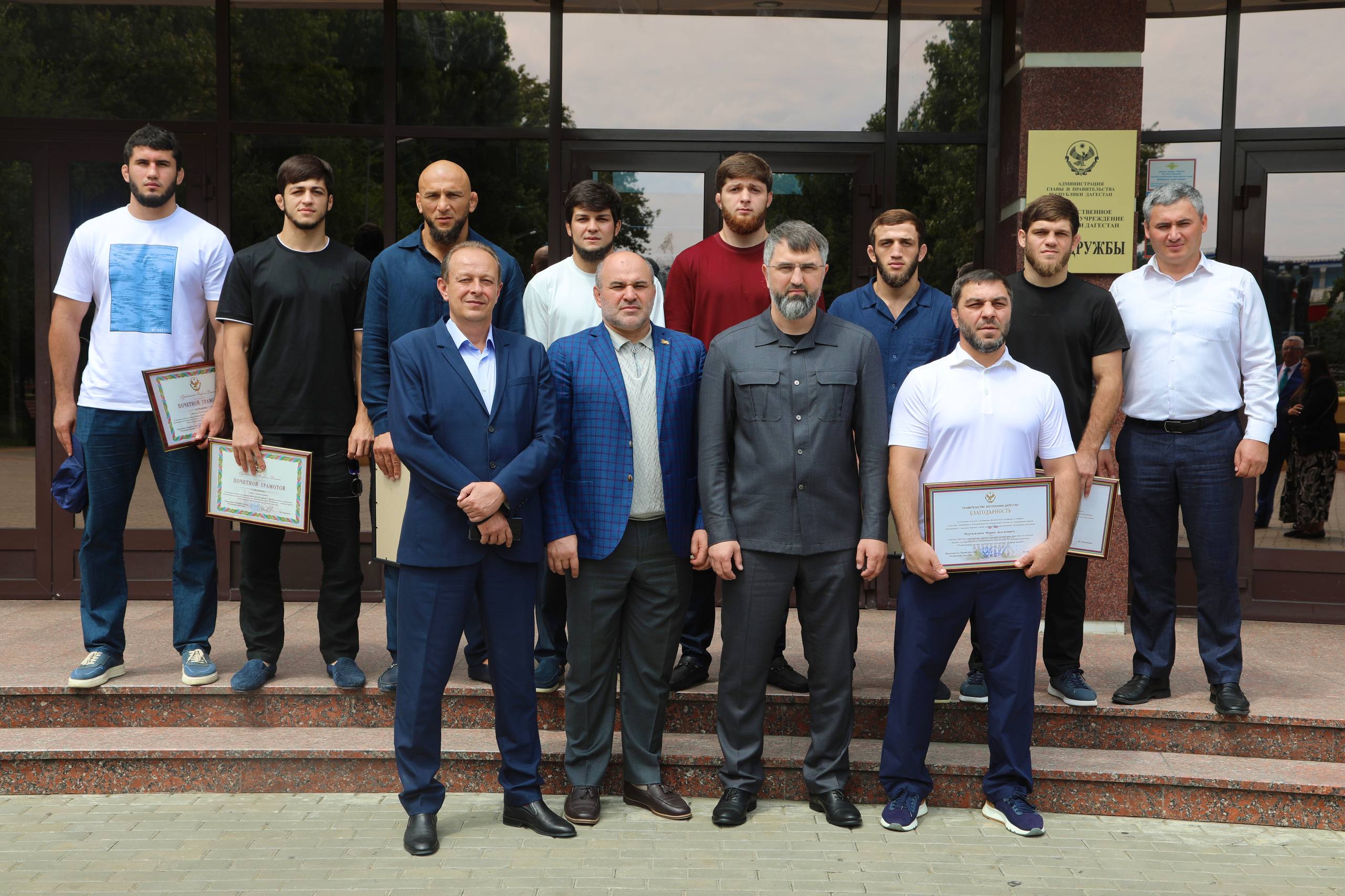 Магомед Рамазанов вручил награды дагестанским вольникам-призерам Чемпионата России