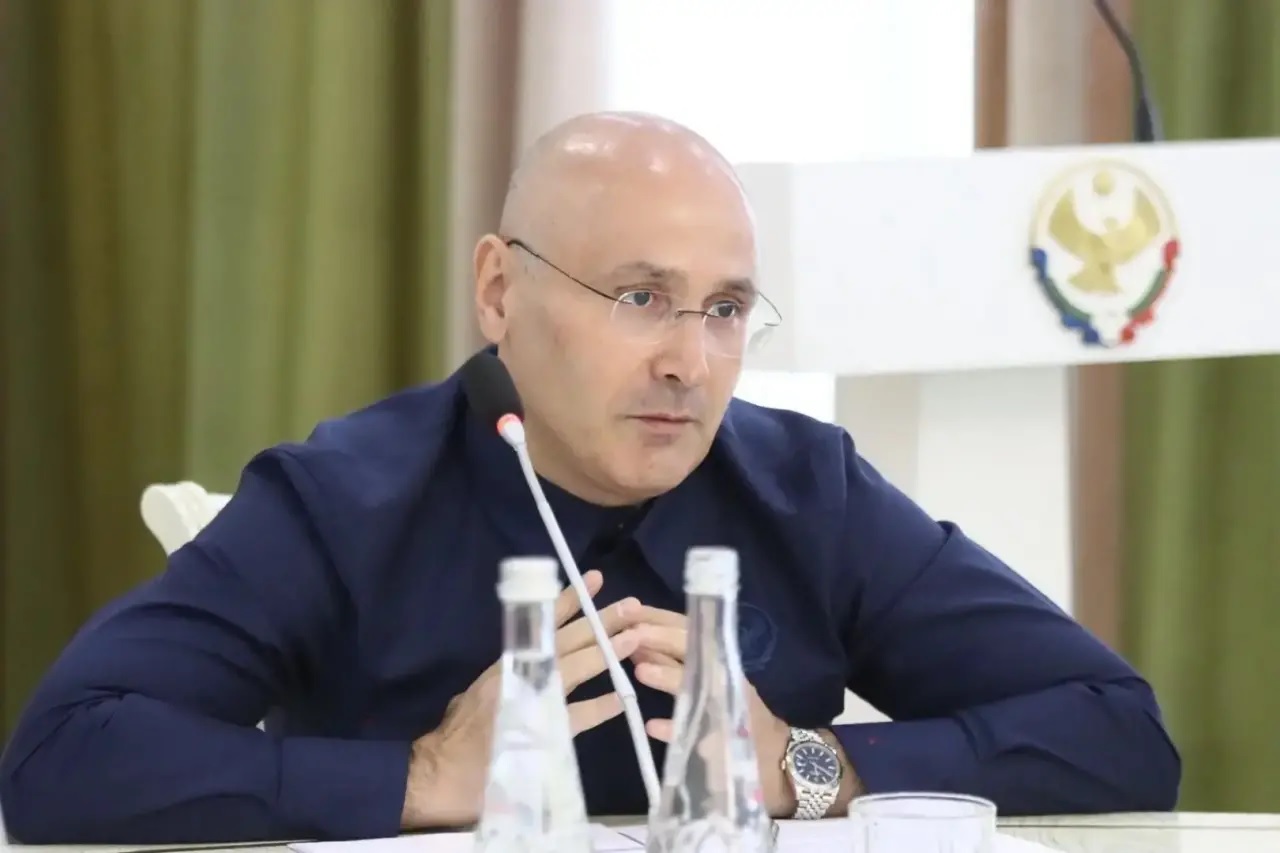Руслан Нагиев выступил в республиканском Доме дружбы с докладом о деятельности Постпредства Дагестана