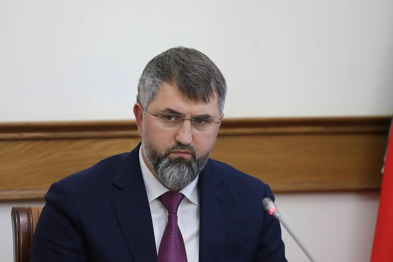 Магомед Рамазанов поручил активнее вовлекать молодёжь в проект «Пушкинская карта»