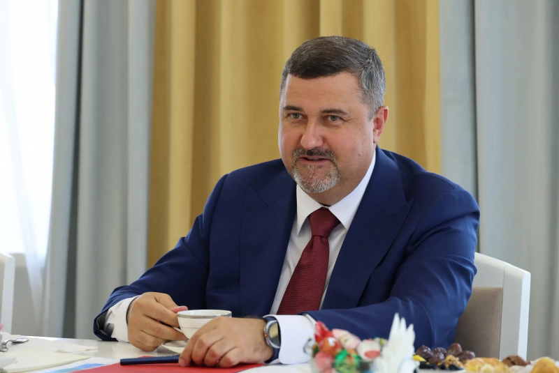Открытый диалог: Фёдор Щукин провёл встречу с участниками пресс-тура «Море + горы»