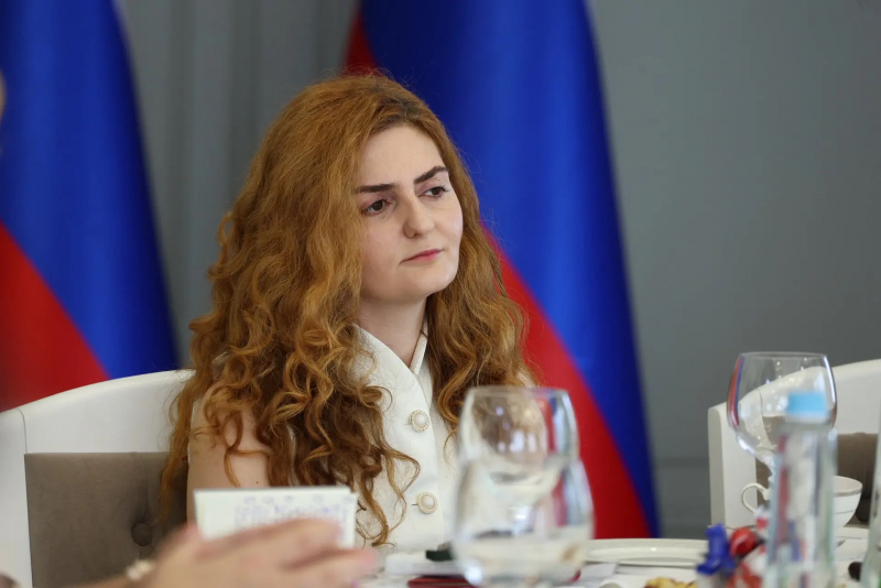 Открытый диалог: Фёдор Щукин провёл встречу с участниками пресс-тура «Море + горы»