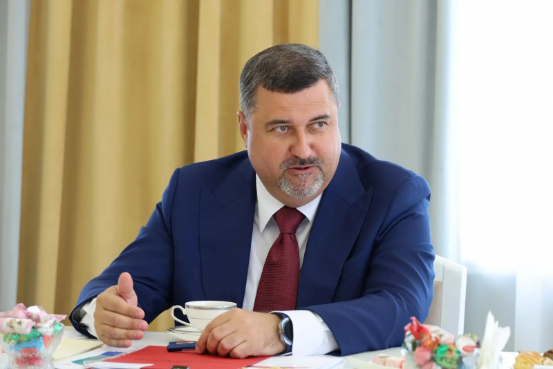 Открытый диалог: Фёдор Щукин провёл встречу с участниками пресс-тура «Море + горы»
