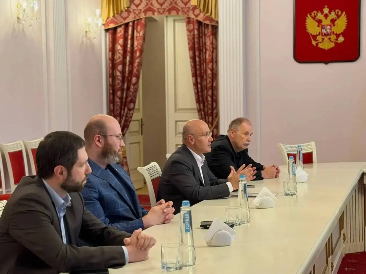 «В трудный момент рядом с Дагестаном»: вручены благодарственные письма Главы Республики Дагестан представителям «Яндекса» и «Магнита»