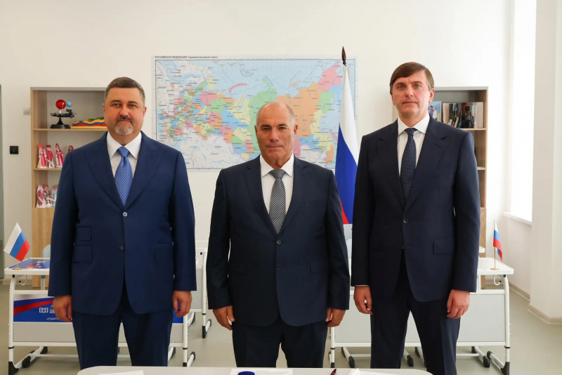 С участием Владимира Путина открыли новую школу в Дагестане