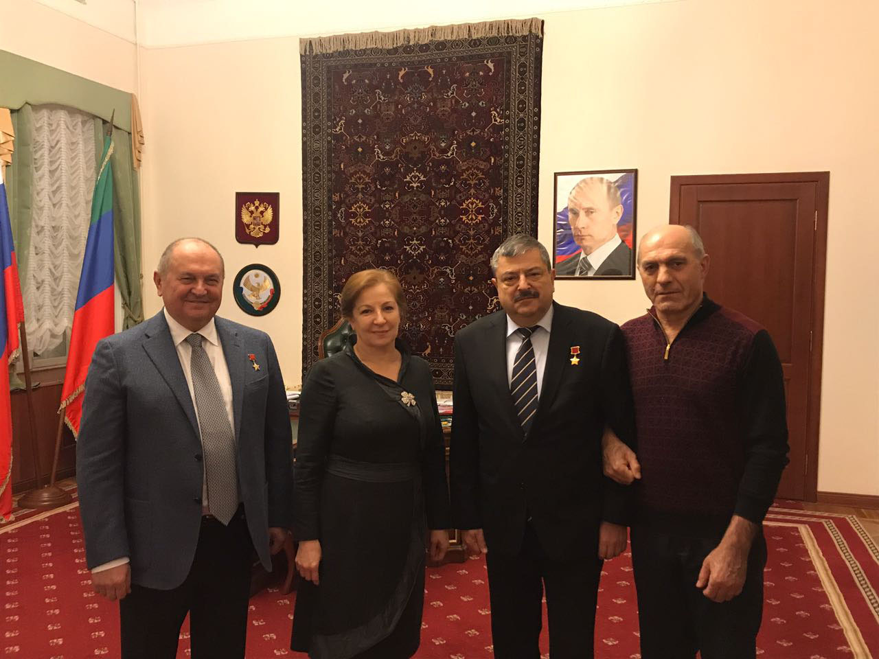 Герои нашего времени - космонавты Муса Манаров и Владимир Титов