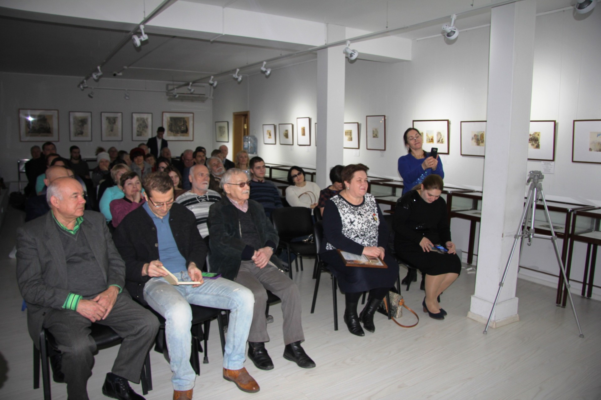 Где вершина прильнула к вершине…