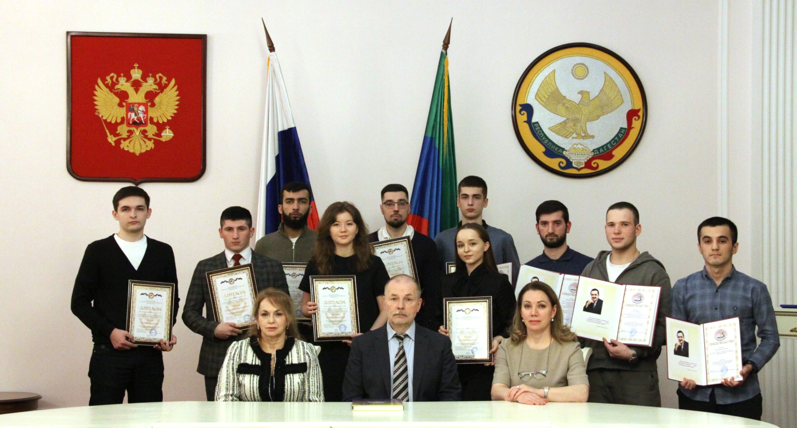 Награждение студентов – стипендиатов Фонда имени Гаджи Махачева и Фонда социально-экономических инициатив «Содружество»