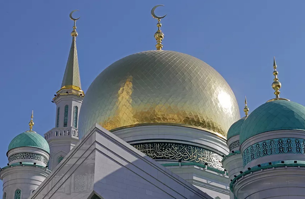 Коллективный ифтар в Соборной мечети Москвы