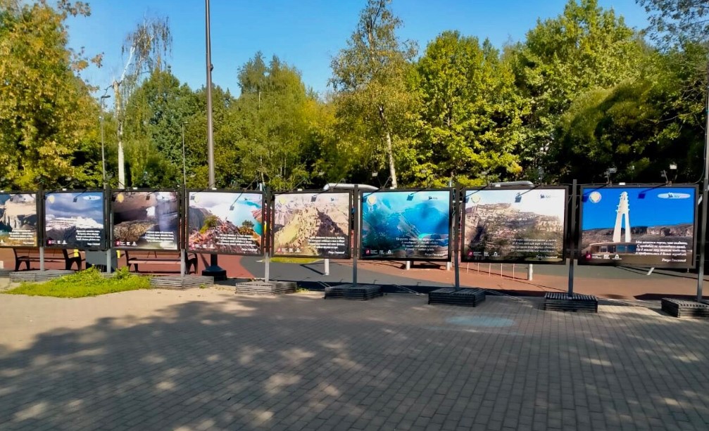 В парках «Бабушкинский» и «Лианозово» открылись фотовыставки «Мой Дагестан. Наш Расул»