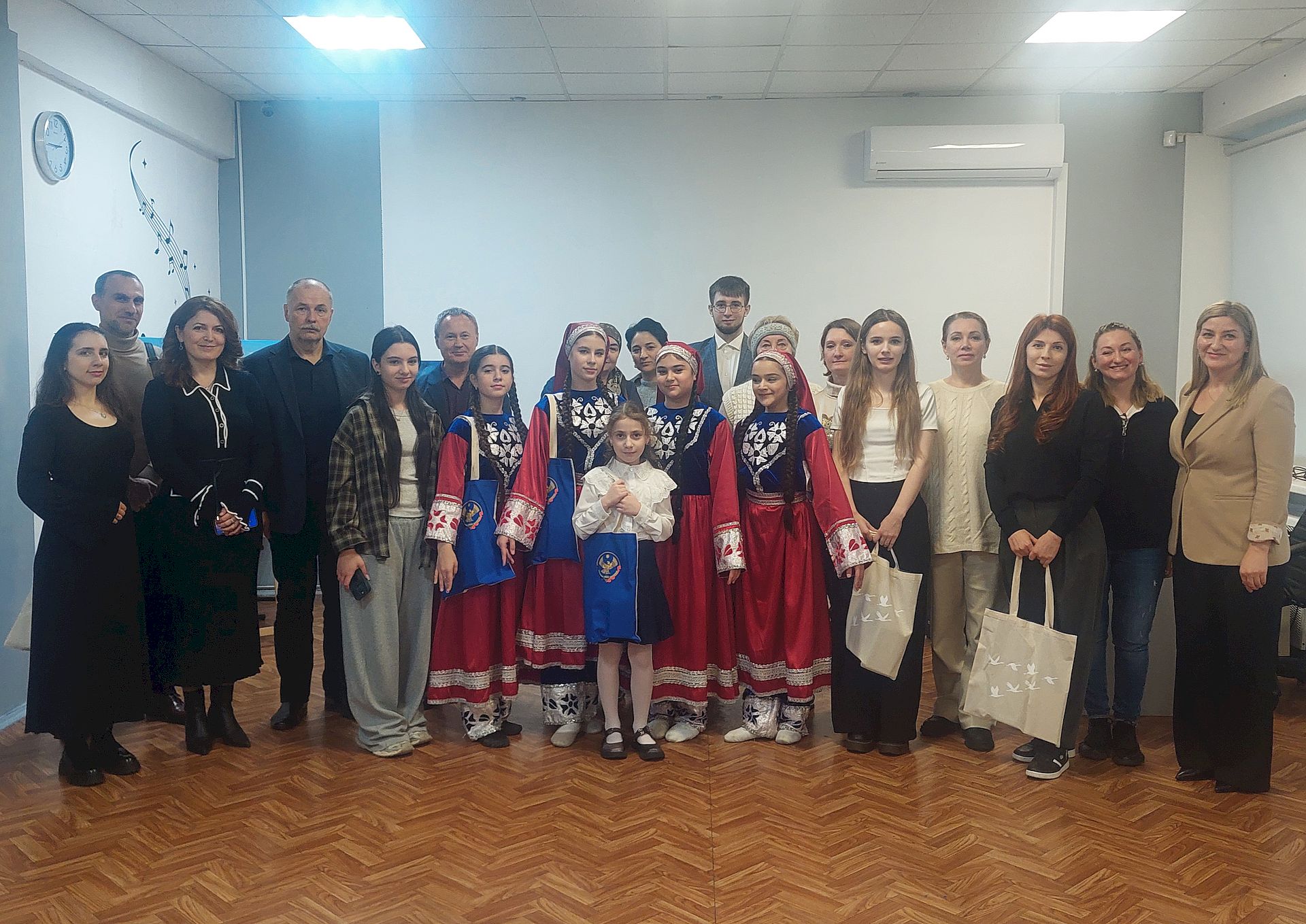 Постоянное представительство Республики Дагестан при Президенте Российской Федерации провело литературно-музыкальный праздник «Белые журавли» в Библиотеке №16 имени Расула Гамзатова