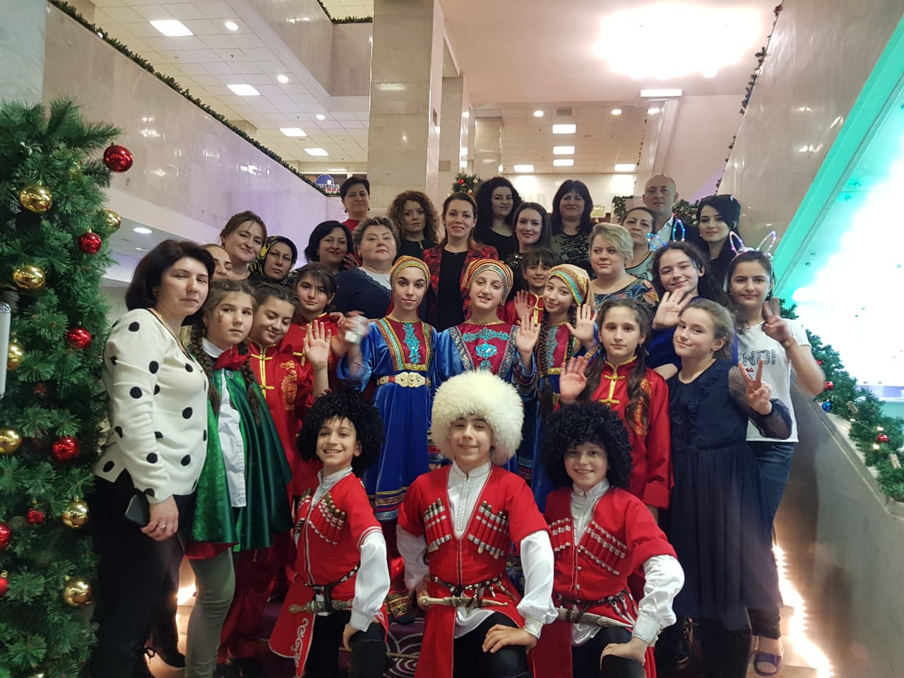 Постпредство РД поздравило детей-сирот, приехавших на Кремлевскую елку в Москву