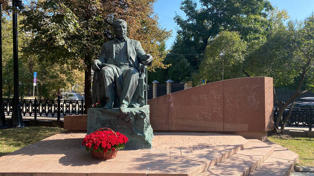 Расулу Гамзатову 101 год