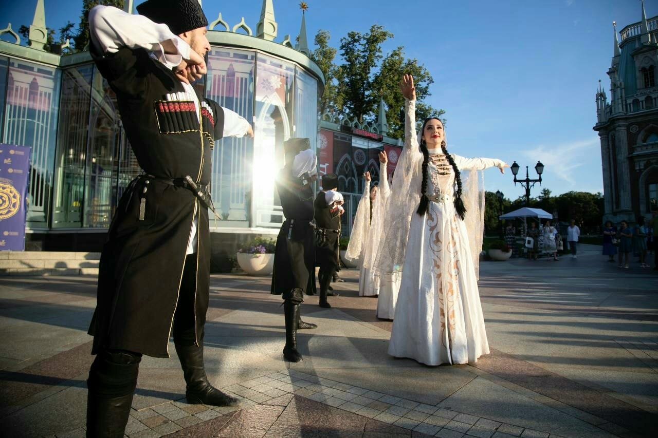 Выставка «Путь Патимат. Женский мир в традиционном и современном искусстве Дагестана» в музее–заповеднике «Царицыно»