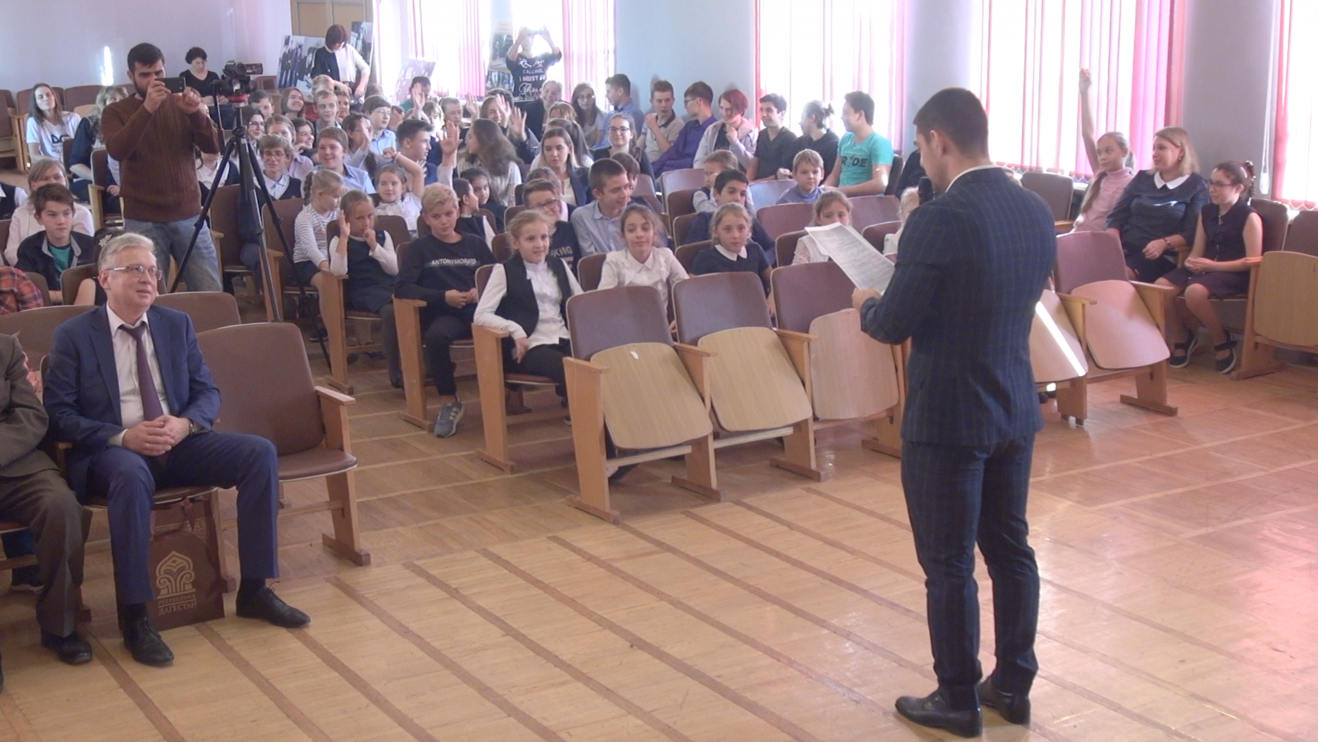 95-летие Р. Гамзатова московском в лицее №710